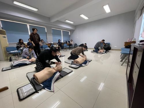 發揮黨員專業特長，踐行生命教育之行——護理學院急救培訓與教育咨詢服務活動紀實